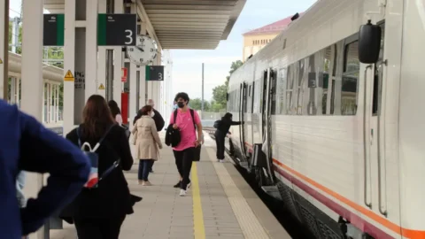 tren huesca zaragoza