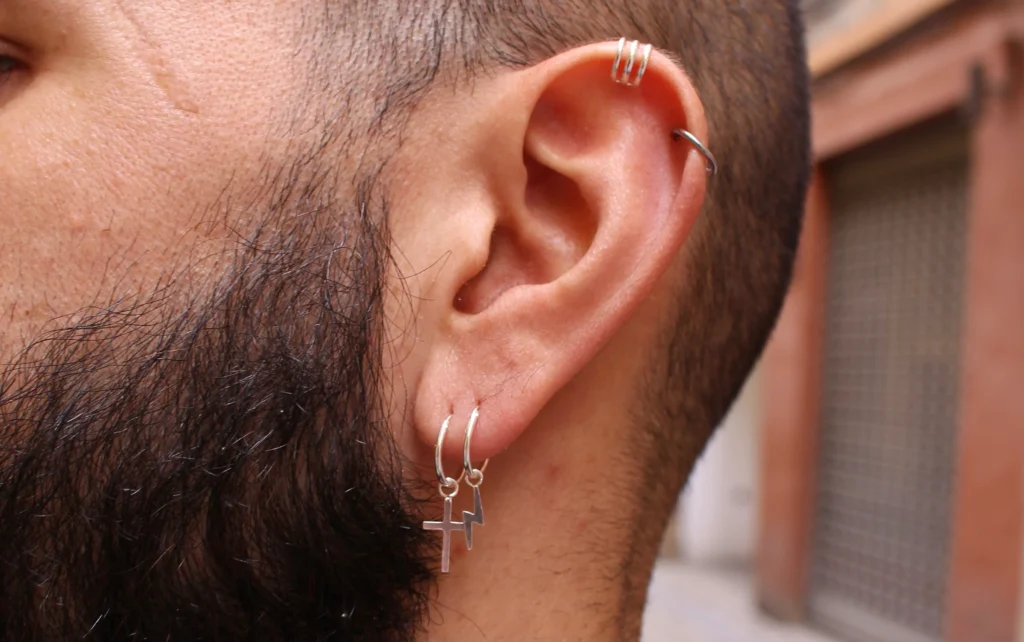 pendientes hombre
